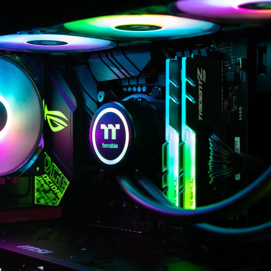 PC gamer com placa de vídeo e RGB