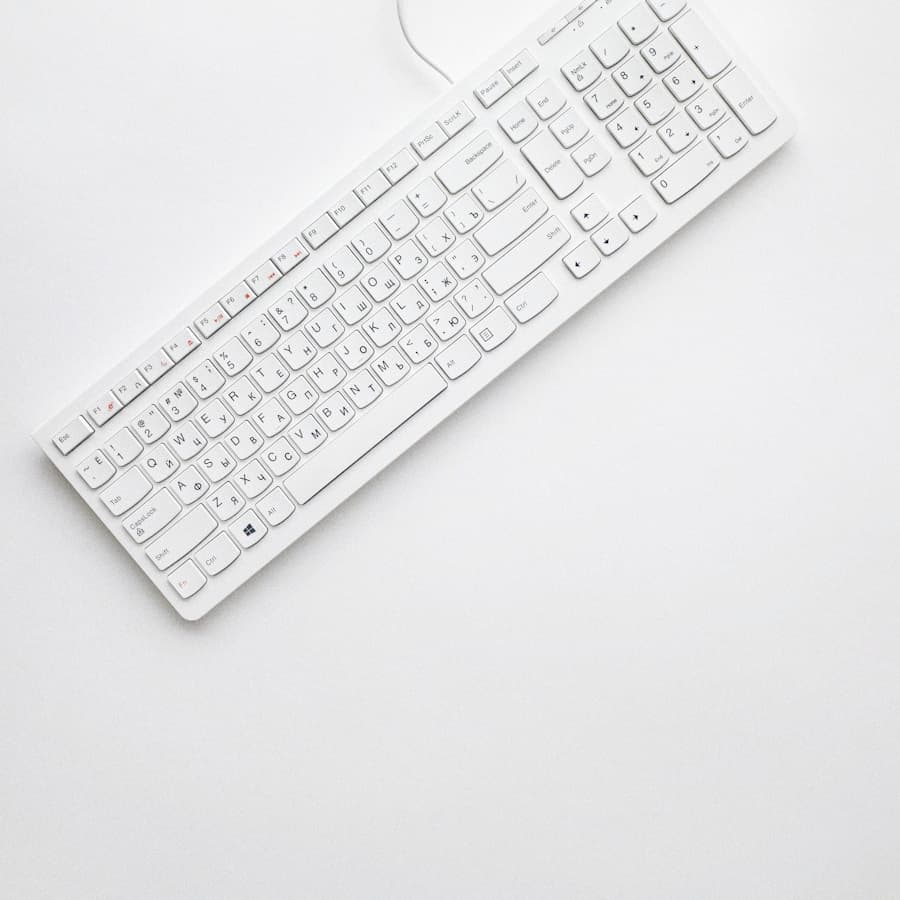 Teclado mecânico RGB em close